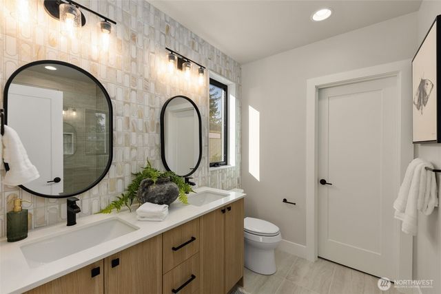 615 & 617 13th Avenue W, Kirkland, WA 98033