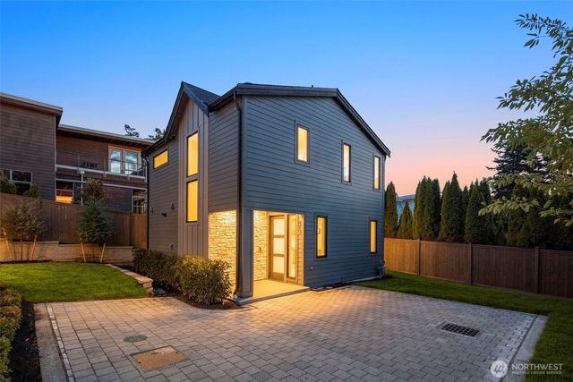 615 & 617 13th Avenue W, Kirkland, WA 98033