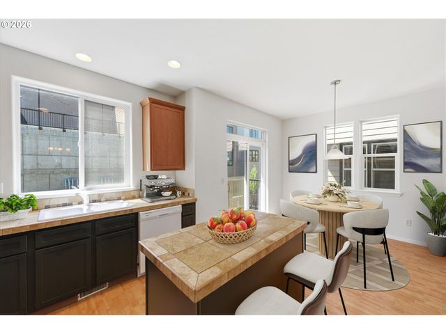 15943 Sw KAYLYNN Ln, Beaverton, OR 97006