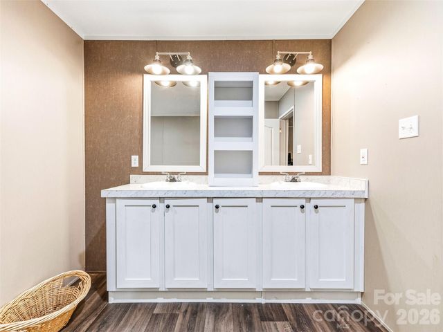 395 Old US 19 23 Highway, Candler, NC 28715