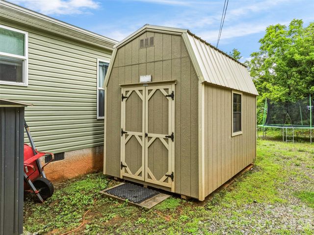 395 Old US 19 23 Highway, Candler, NC 28715