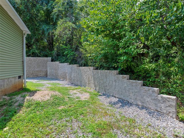 395 Old US 19 23 Highway, Candler, NC 28715