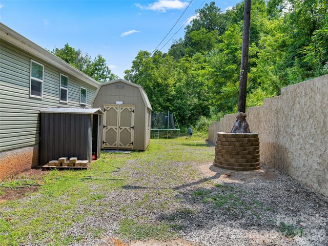 395 Old US 19 23 Highway, Candler, NC 28715