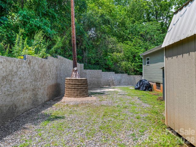 395 Old US 19 23 Highway, Candler, NC 28715