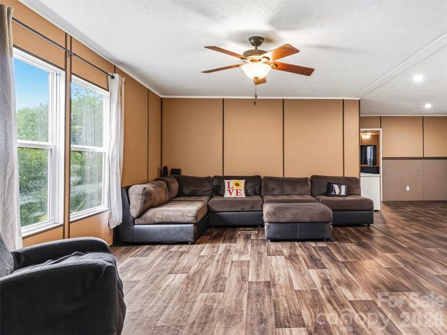395 Old US 19 23 Highway, Candler, NC 28715