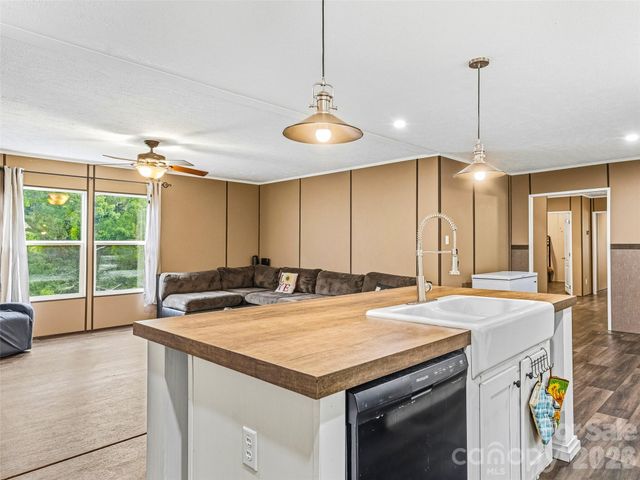 395 Old US 19 23 Highway, Candler, NC 28715