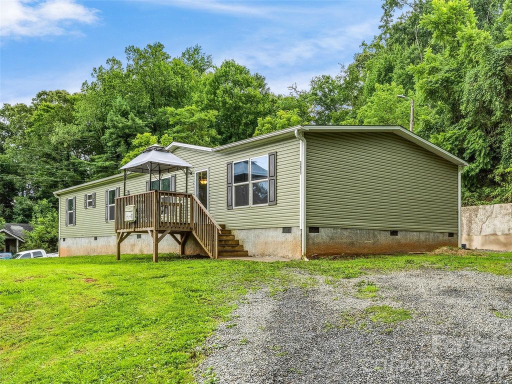 395 Old US 19 23 Highway, Candler, NC 28715