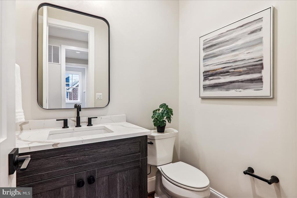 Image 10 of property listing at 6217 PLAINVIEW RD, Bethesda, MD 20817