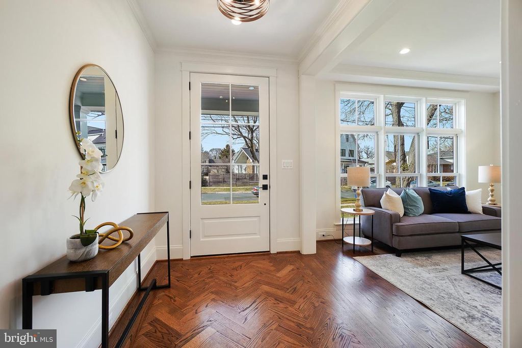 Image 5 of property listing at 6217 PLAINVIEW RD, Bethesda, MD 20817