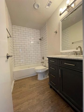 8806 Schick RD A, Austin, TX 78729