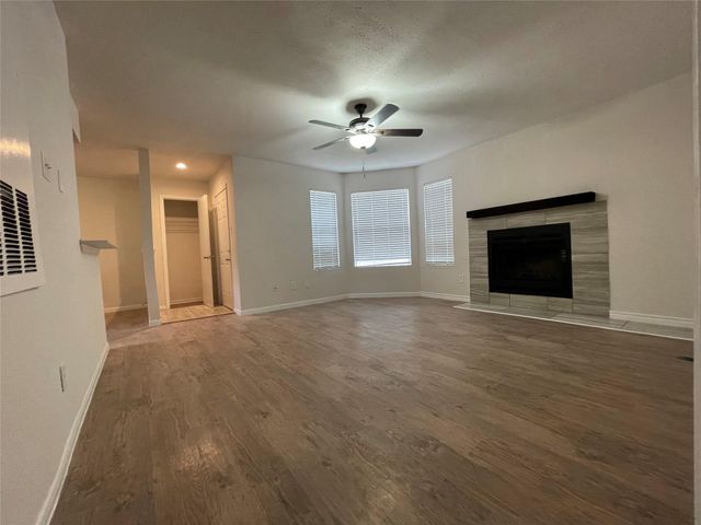 8806 Schick RD A, Austin, TX 78729