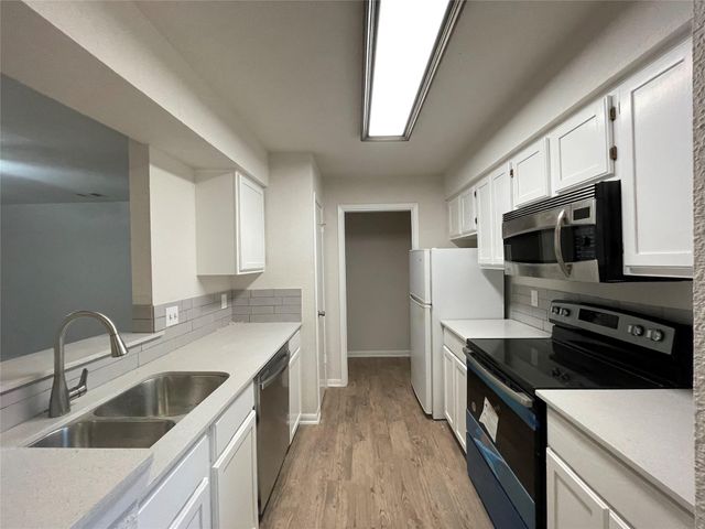 8806 Schick RD A, Austin, TX 78729