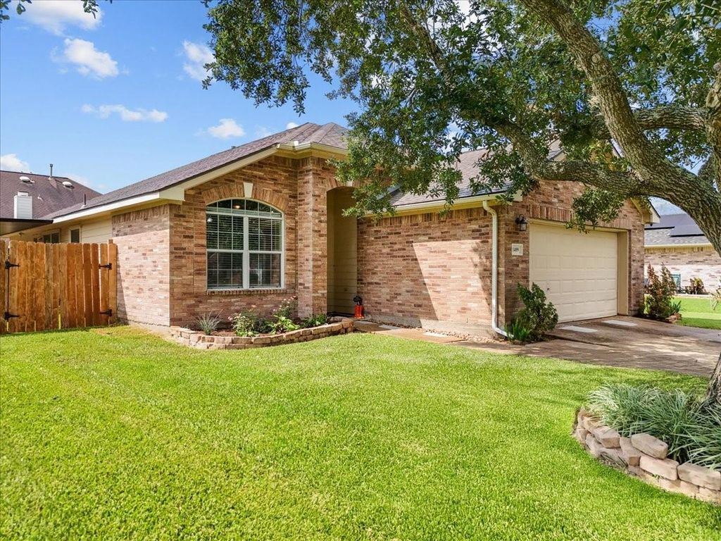 1409 Barras Street, Alvin, TX 77511