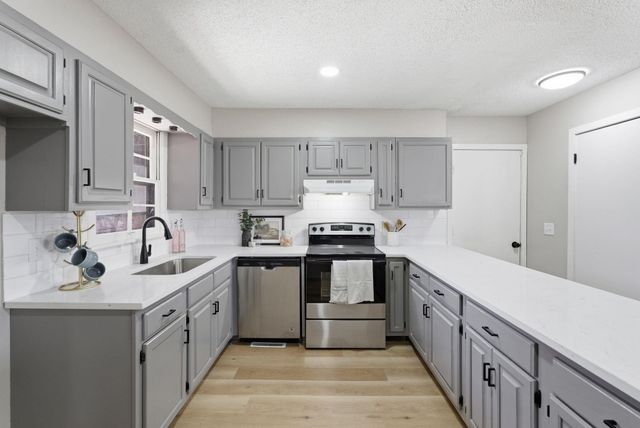 8208 E Grail, Wichita, KS 67207