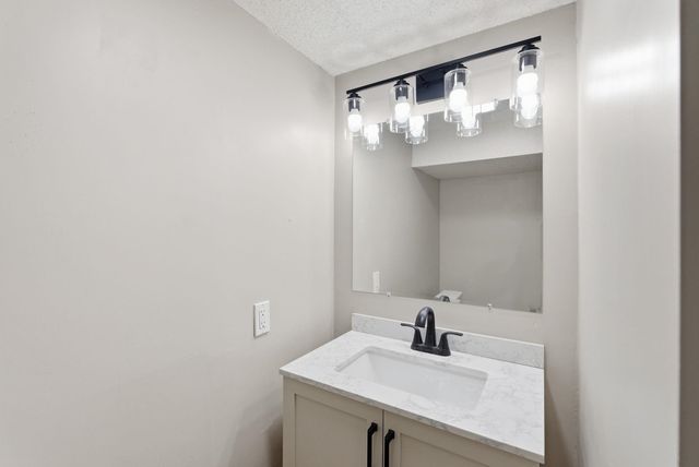 8208 E Grail, Wichita, KS 67207