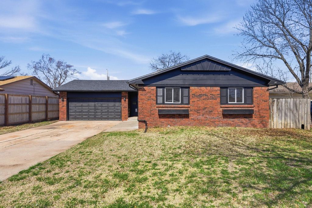 8208 E Grail, Wichita, KS 67207