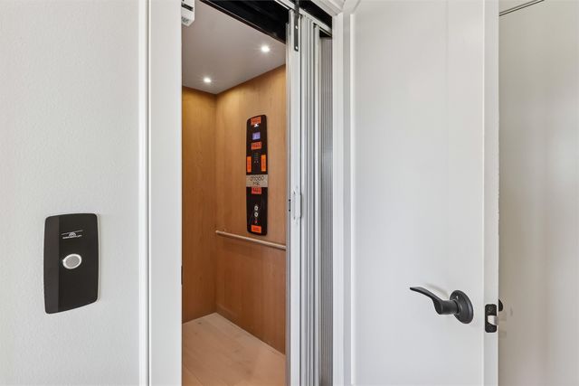 1863 Glen Oaks Drive, West Des Moines, IA 50266