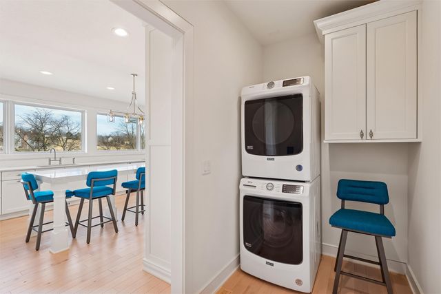 1863 Glen Oaks Drive, West Des Moines, IA 50266