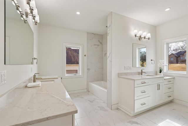 1863 Glen Oaks Drive, West Des Moines, IA 50266