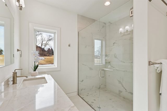 1863 Glen Oaks Drive, West Des Moines, IA 50266