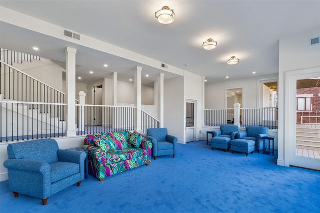 1863 Glen Oaks Drive, West Des Moines, IA 50266