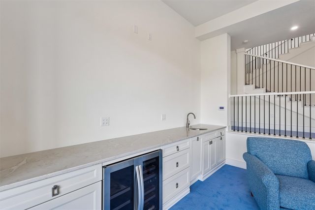 1863 Glen Oaks Drive, West Des Moines, IA 50266