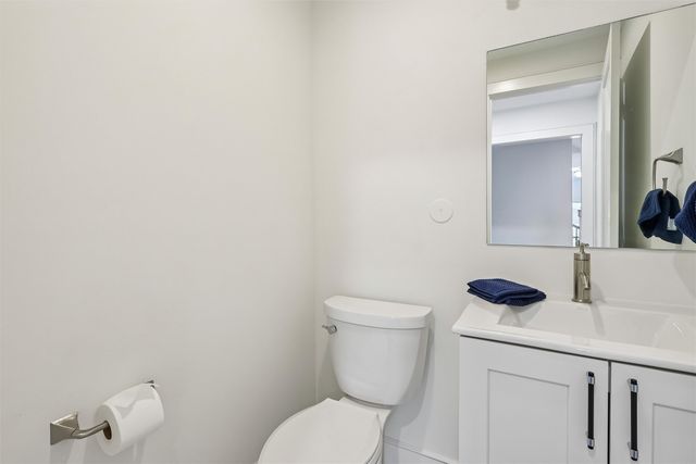 1863 Glen Oaks Drive, West Des Moines, IA 50266