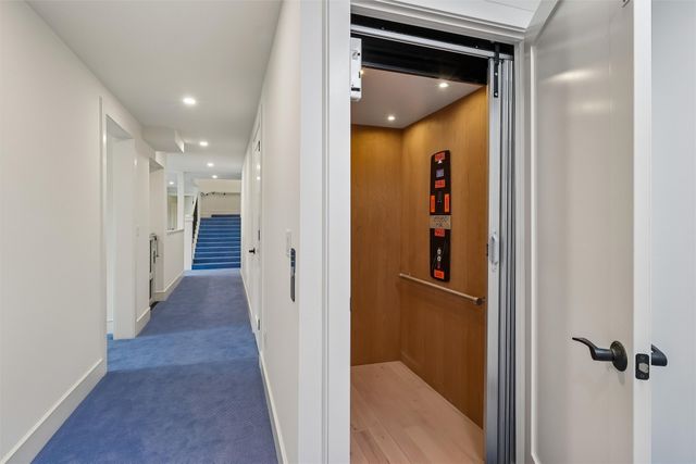 1863 Glen Oaks Drive, West Des Moines, IA 50266