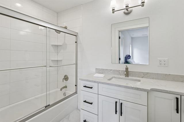 1863 Glen Oaks Drive, West Des Moines, IA 50266