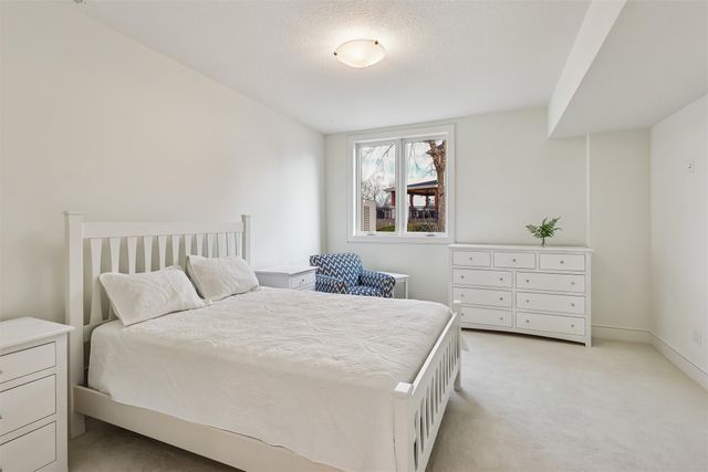 1863 Glen Oaks Drive, West Des Moines, IA 50266