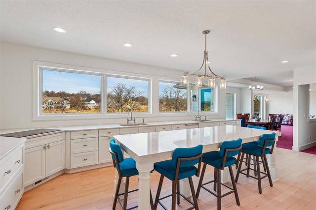 1863 Glen Oaks Drive, West Des Moines, IA 50266