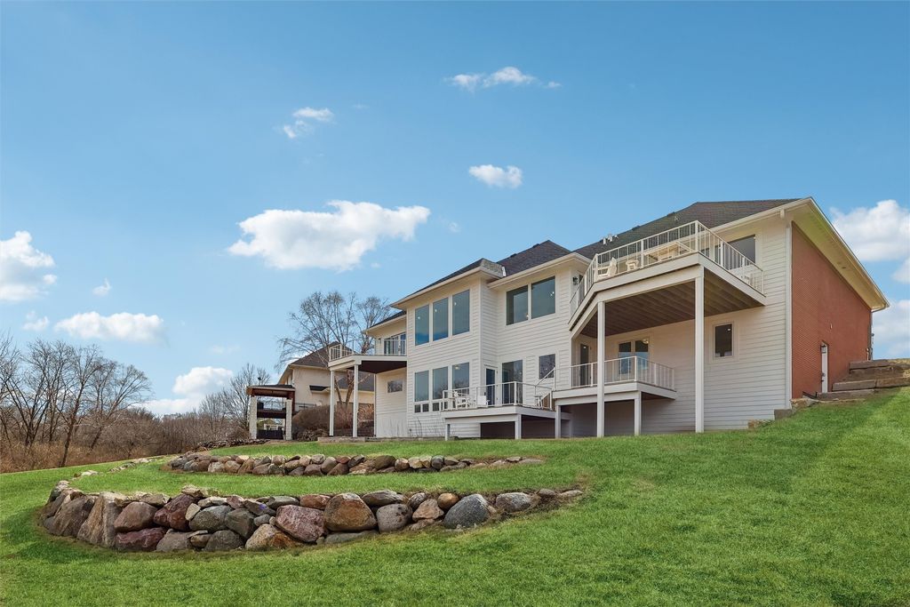 1863 Glen Oaks Drive, West Des Moines, IA 50266