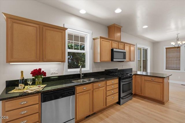 3880 Crystal Springs Drive, Medford, OR 97504