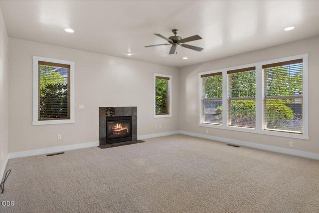 3880 Crystal Springs Drive, Medford, OR 97504