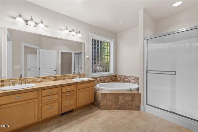 3880 Crystal Springs Drive, Medford, OR 97504