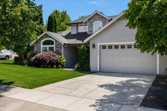 3880 Crystal Springs Drive, Medford, OR 97504