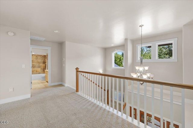 3880 Crystal Springs Drive, Medford, OR 97504