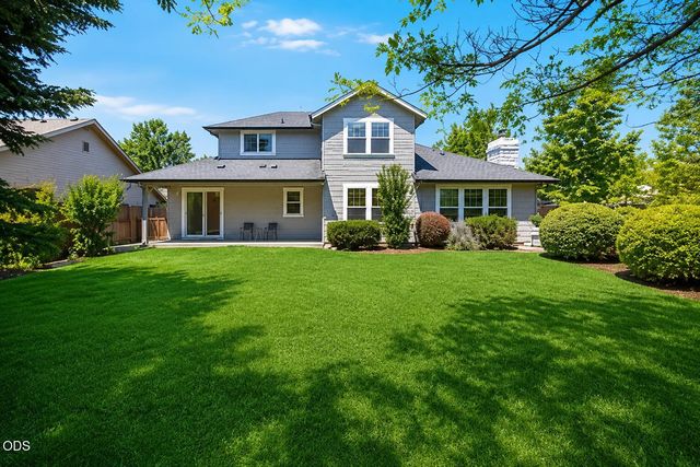 3880 Crystal Springs Drive, Medford, OR 97504