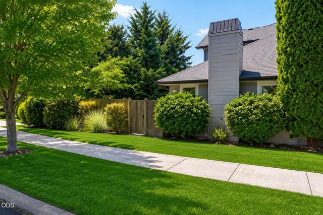 3880 Crystal Springs Drive, Medford, OR 97504