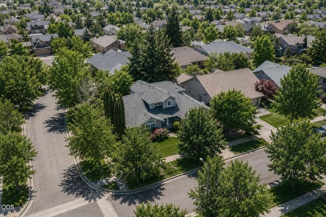 3880 Crystal Springs Drive, Medford, OR 97504