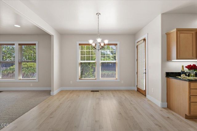 3880 Crystal Springs Drive, Medford, OR 97504