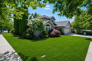 3880 Crystal Springs Drive, Medford, OR 97504