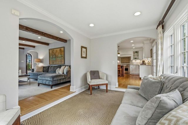 106 Thayer Road, Manhasset, NY 11030