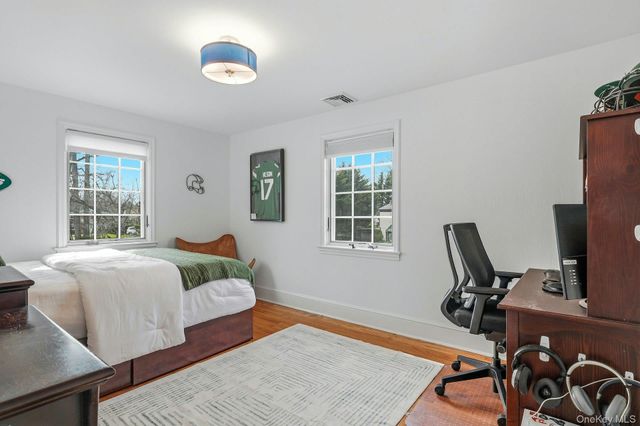106 Thayer Road, Manhasset, NY 11030