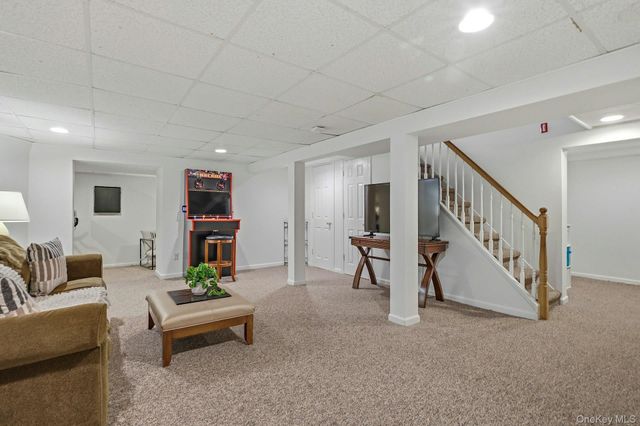 106 Thayer Road, Manhasset, NY 11030