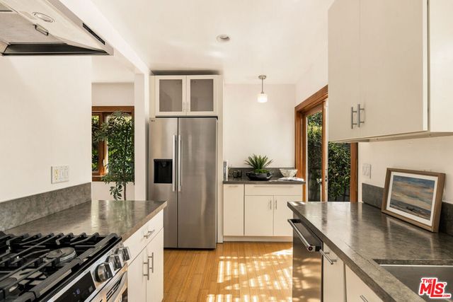 2429 Cloy Avenue, Venice, CA 90291