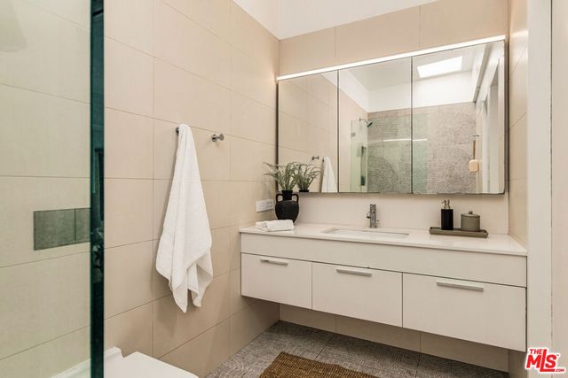 2429 Cloy Avenue, Venice, CA 90291