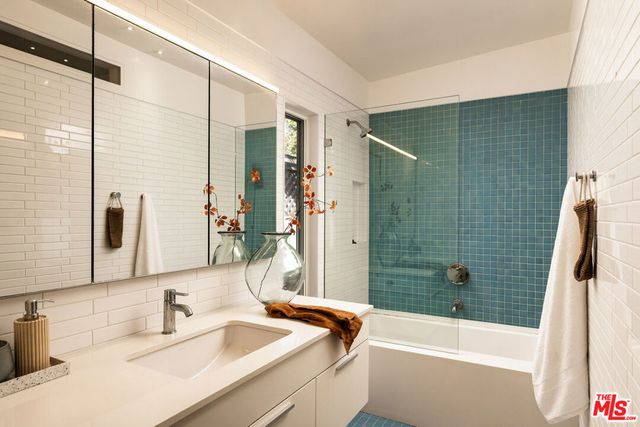 2429 Cloy Avenue, Venice, CA 90291