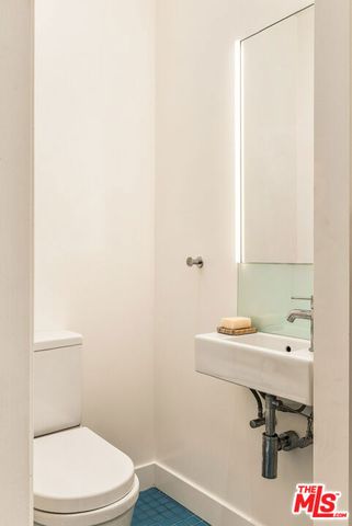 2429 Cloy Avenue, Venice, CA 90291