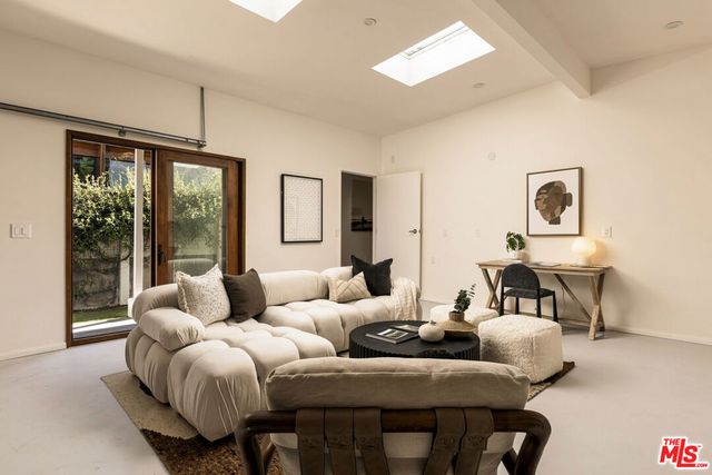 2429 Cloy Avenue, Venice, CA 90291